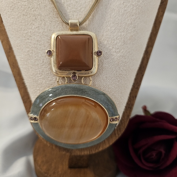 Vintage Gold and Brown Pendant Necklace - Picture 5 of 11